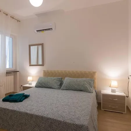 Apartment House Riva 2 *